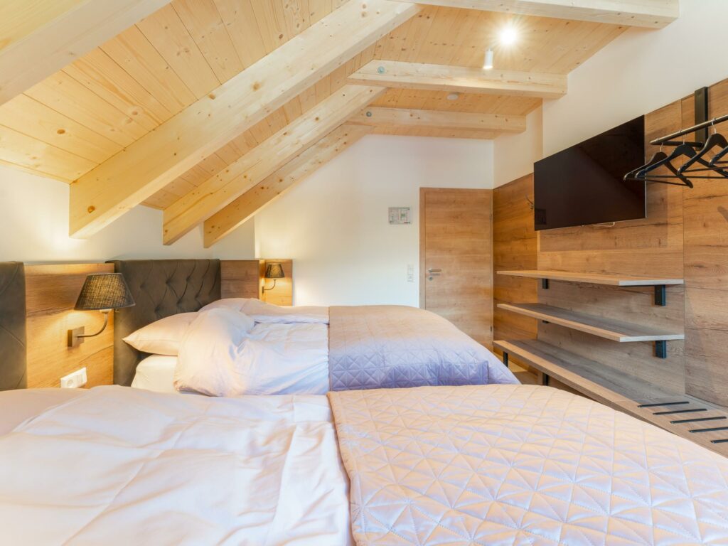 Haus Erna - bedroom 2 with smart TV