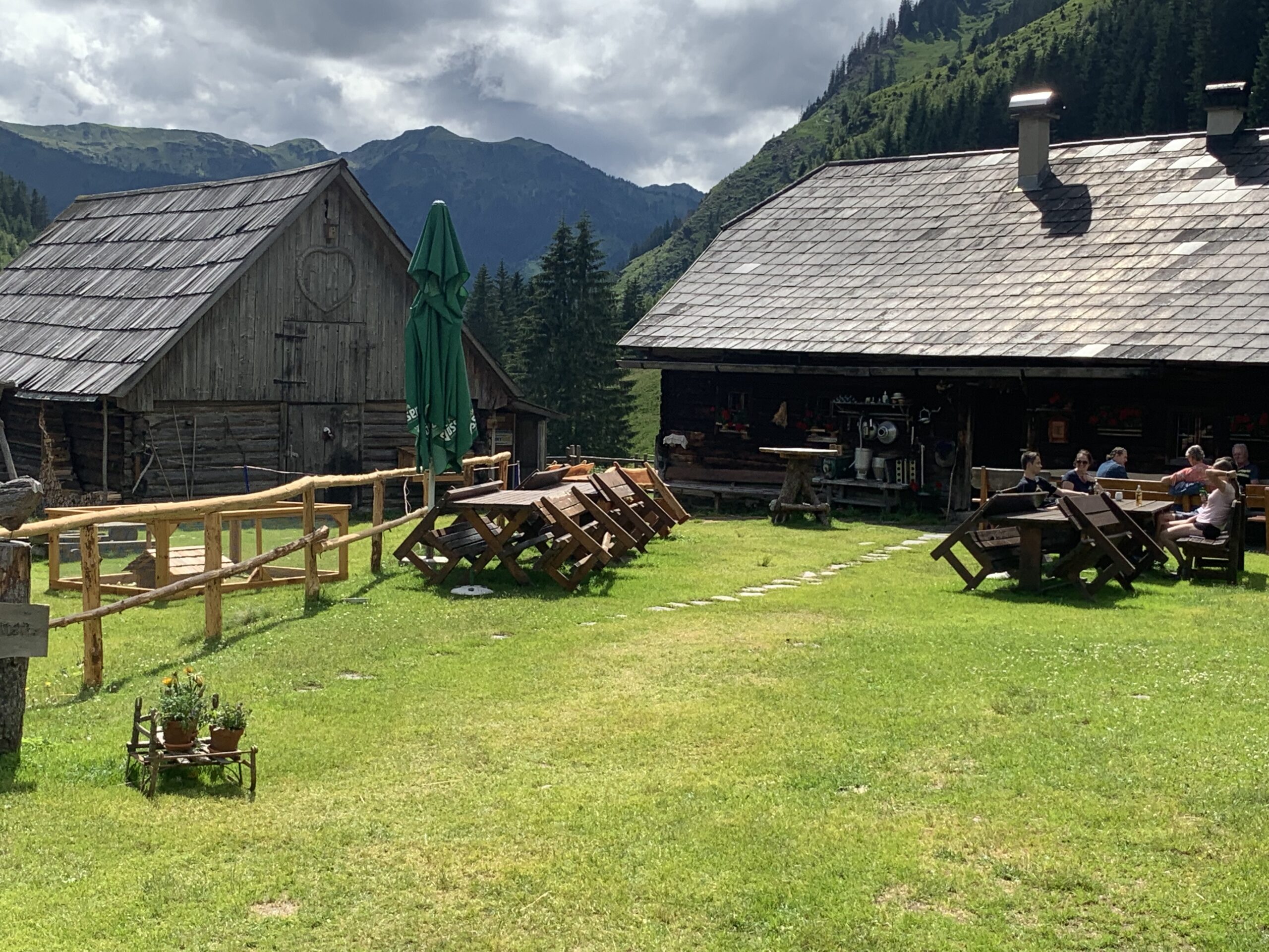 Cooling down on Lärchkar Alm during the summer holidays.