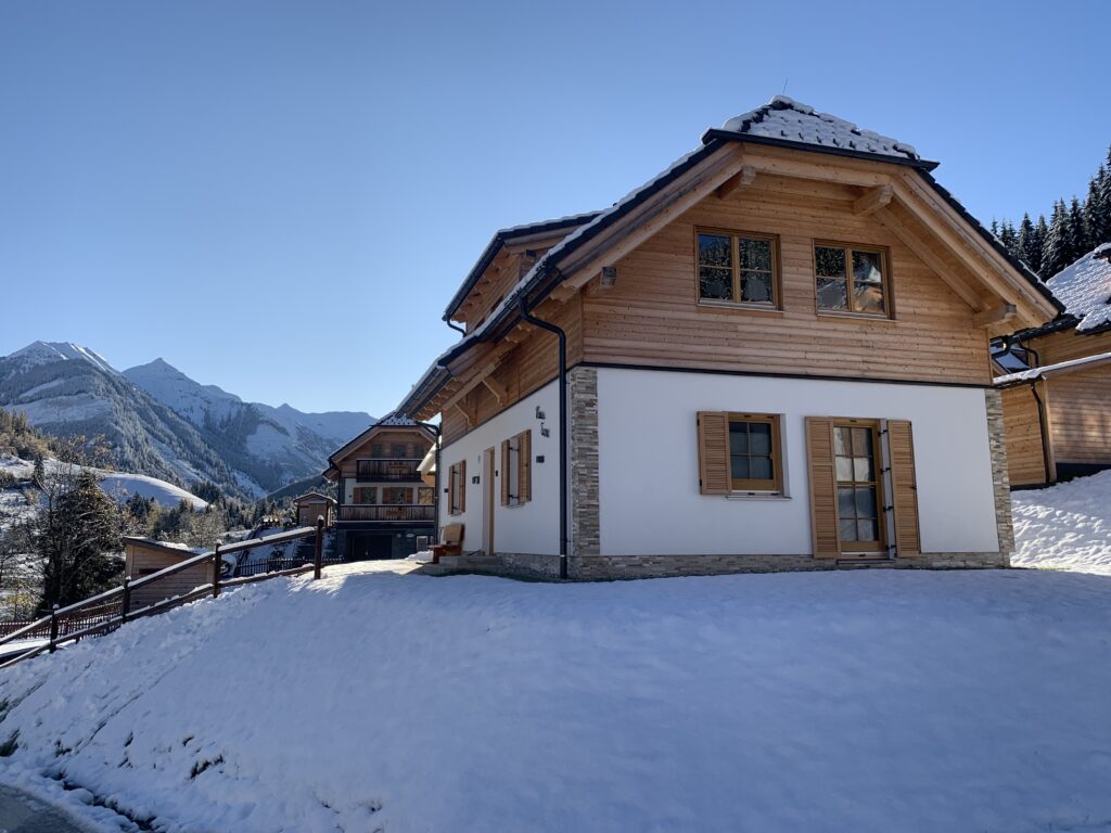 Haus Erna tijdens de eerste sneeuwval in novemer